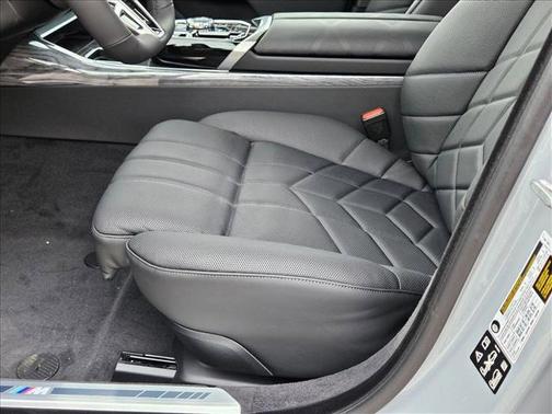 2025 BMW 740 i xDrive