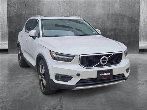 2021 Volvo XC40 T5 Momentum