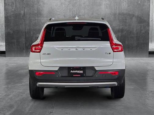 2021 Volvo XC40 T5 Momentum