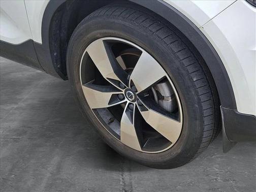2021 Volvo XC40 T5 Momentum