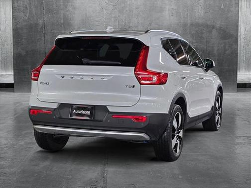 2021 Volvo XC40 T5 Momentum