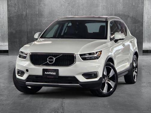 2021 Volvo XC40 T5 Momentum