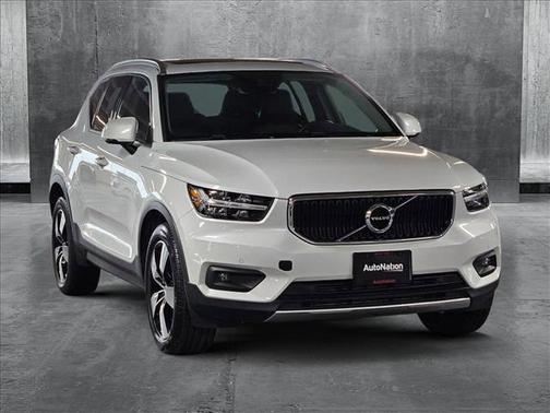 2021 Volvo XC40 T5 Momentum