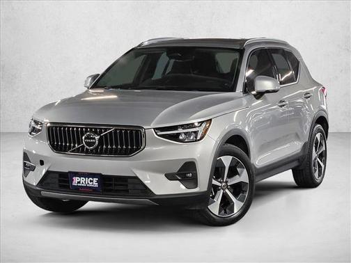 2023 Volvo XC40 B5 Plus Bright Theme