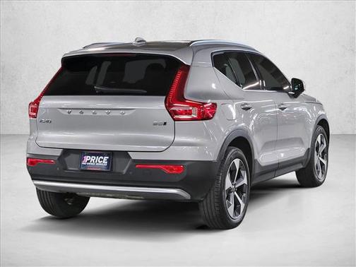 2023 Volvo XC40 B5 Plus Bright Theme