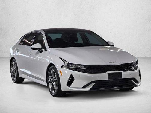 Glacial White Pearl 2022 Kia K5 EX