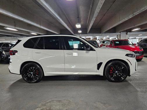 2024 BMW X5 M60i
