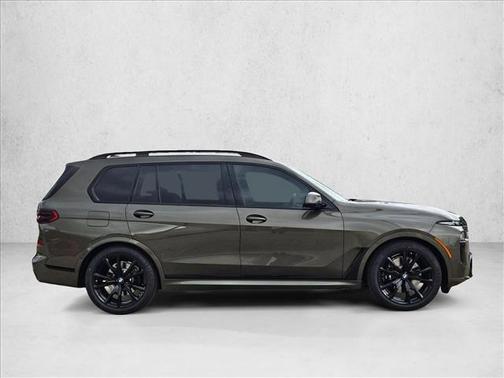 Manhattan Green Metallic 2027 BMW X7 xDrive40i