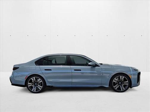 2025 BMW 740 i