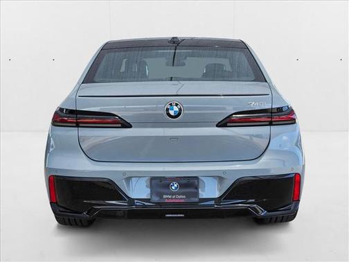 2025 BMW 740 i
