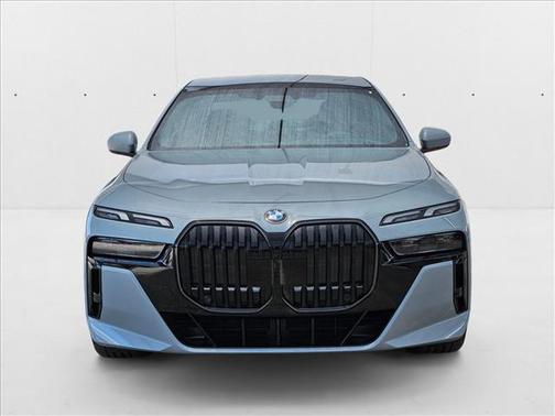 2025 BMW 740 i