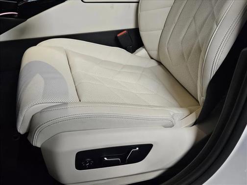 2026 BMW 550e 550e xDrive