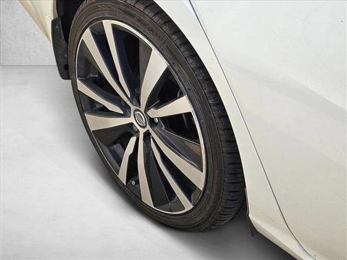 2020 Nissan Altima SR FWD