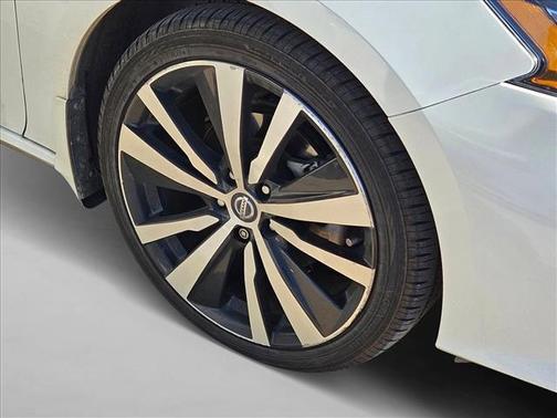 2020 Nissan Altima SR FWD