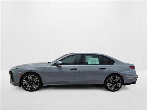 2025 BMW 740 i