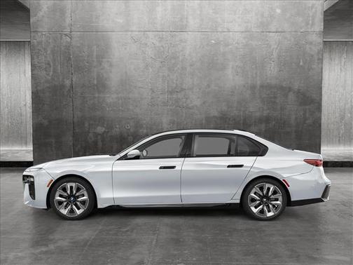 2025 BMW 740 i