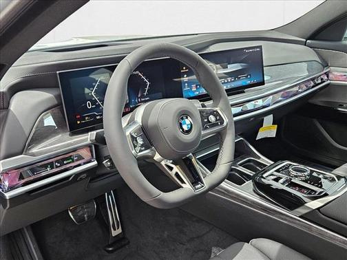 2025 BMW 740 i