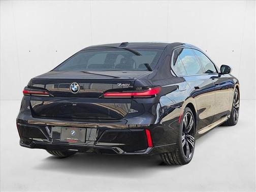 2025 BMW 740 i