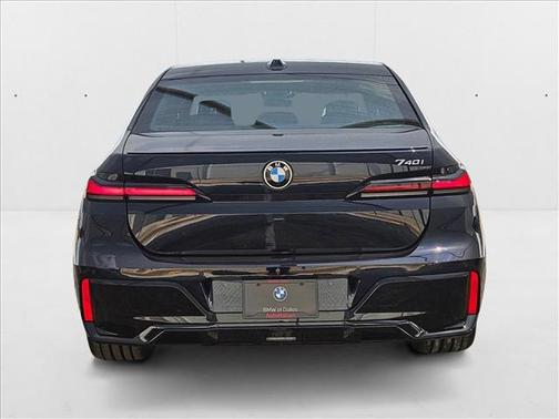 2025 BMW 740 i