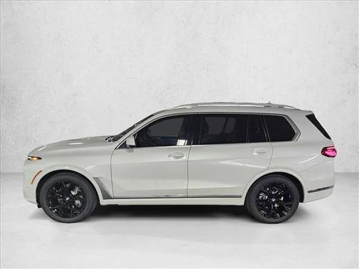 Mineral White Metallic 2027 BMW X7 xDrive40i