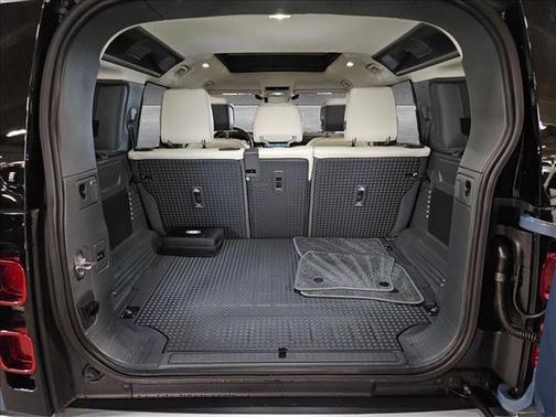 2024 Land Rover Defender 110 P300