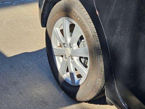 2017 Toyota Yaris LE