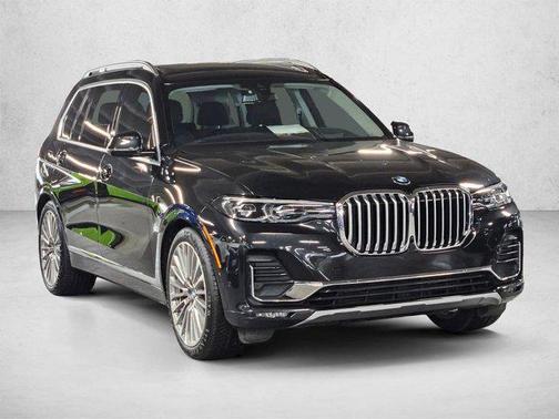 Black Sapphire Metallic 2022 BMW X7 xDrive40i