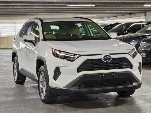 2022 Toyota RAV4 Hybrid XLE