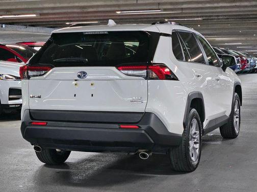 2022 Toyota RAV4 Hybrid XLE