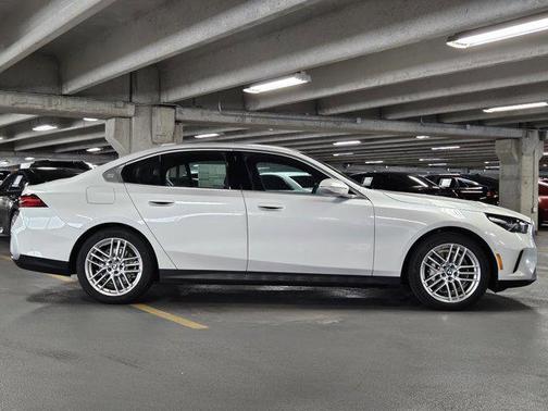 2024 BMW 530 i xDrive