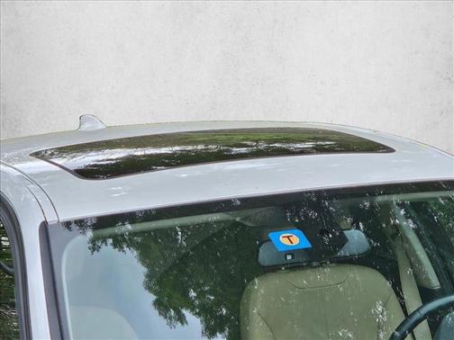 Mineral White Metallic 2018 BMW 320 i