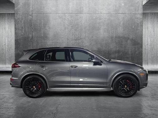 2016 Porsche Cayenne GTS