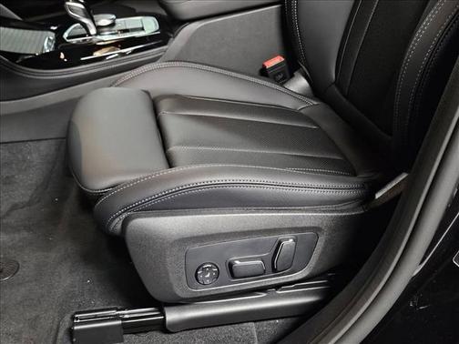 2025 BMW X4 xDrive30i
