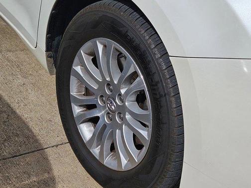 2017 Toyota Sienna XLE