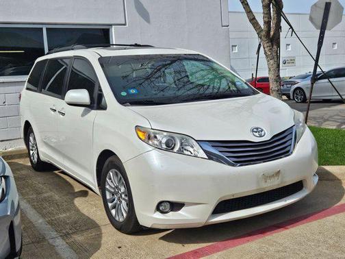 2017 Toyota Sienna XLE