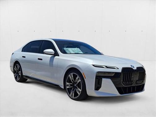 2025 BMW 740 i