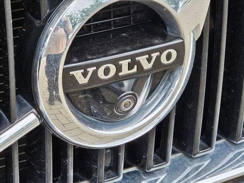 2017 Volvo XC90 T6 Momentum