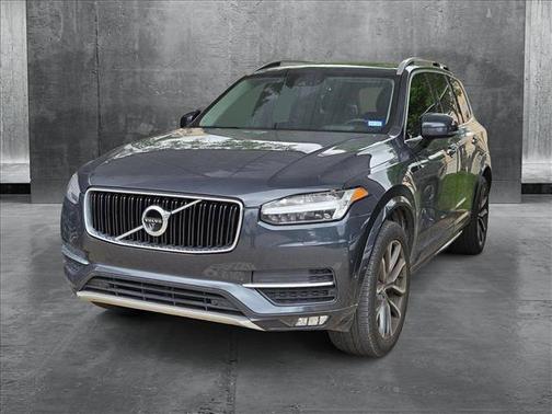 2017 Volvo XC90 T6 Momentum