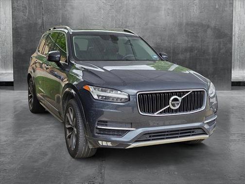 2017 Volvo XC90 T6 Momentum