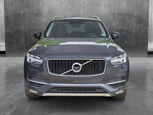 2017 Volvo XC90 T6 Momentum