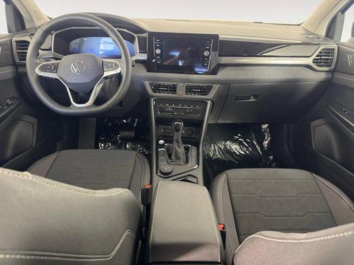 2025 Volkswagen Taos 1.5T SE Black