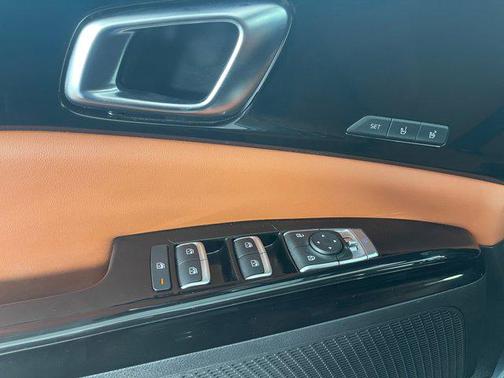 2023 Kia Carnival SX