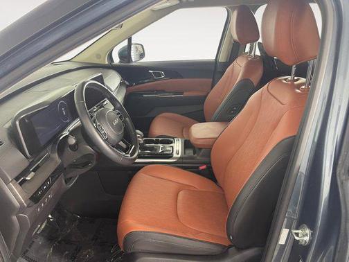 2023 Kia Carnival SX