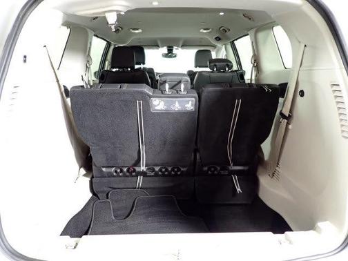 Photo 5 of 31 of 2018 Chrysler Pacifica Touring-L Plus