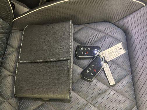 2025 Volkswagen Atlas Cross Sport 2.0T SEL Premium