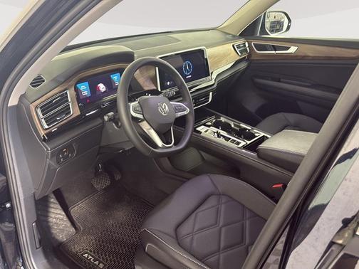 2024 Volkswagen Atlas 2.0T SE w/Technology 4MOTION