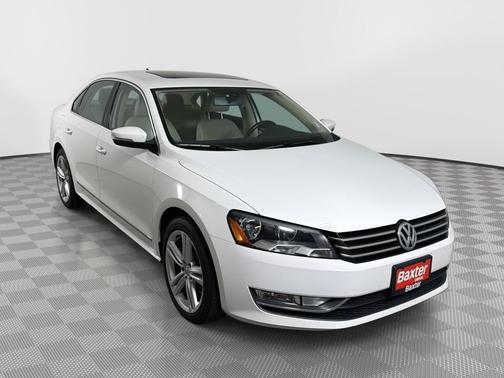 2015 Volkswagen Passat 1.8T Auto SE w/Sunroof & Nav
