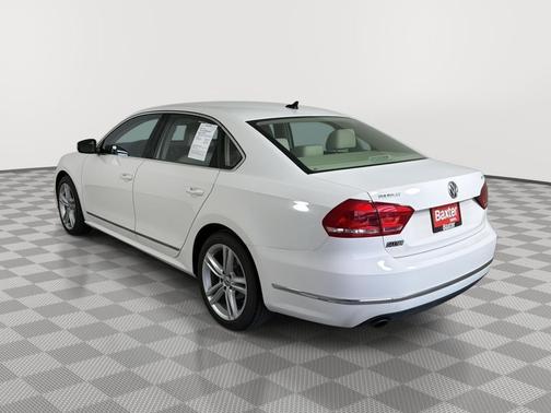 2015 Volkswagen Passat 1.8T Auto SE w/Sunroof & Nav