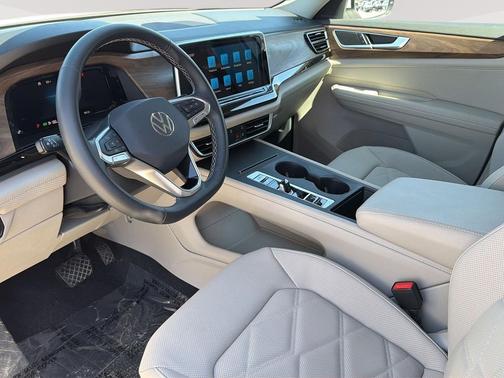 2025 Volkswagen Atlas 2.0T SE