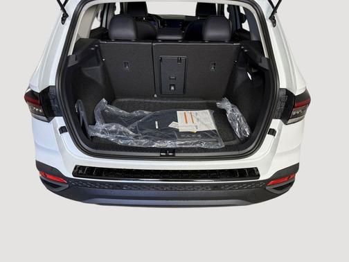 2026 Volkswagen Taos SE Black